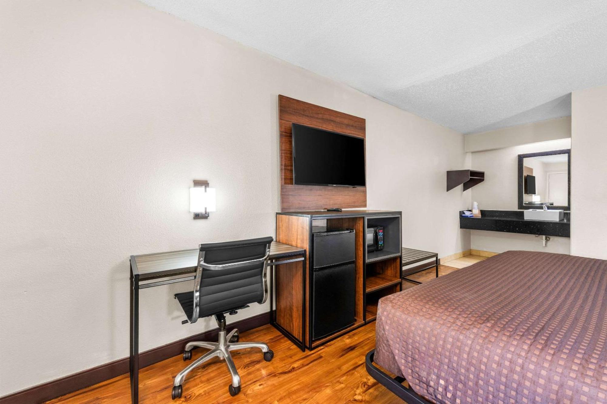 Econo Lodge Charlotte Airport Exterior photo