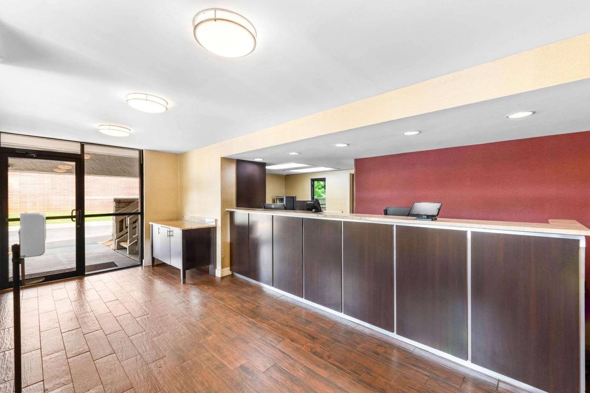 Econo Lodge Charlotte Airport Exterior photo